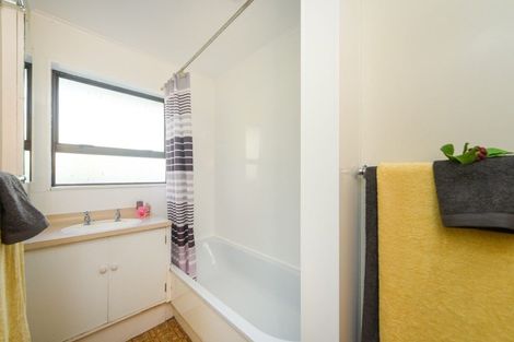 Photo of property in 18 Westmere Place, Takaro, Palmerston North, 4412