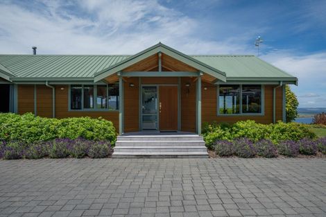 Photo of property in 8 Cameron Drive, Acacia Bay, Taupo, 3385