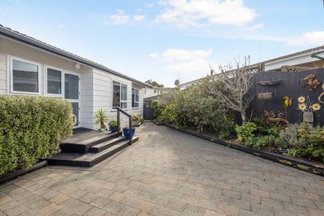 Photo of property in 35 Guadeloupe Crescent, Grenada Village, Wellington, 6037