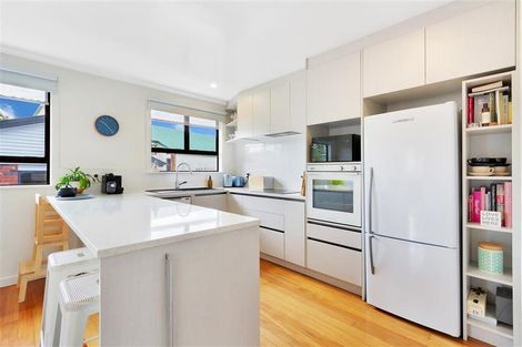 Photo of property in 9 Graham Avenue, Te Atatu Peninsula, Auckland, 0610