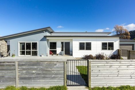 Photo of property in 69 Merton Street, Trentham, Upper Hutt, 5018
