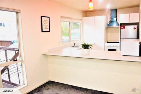 Photo of property in 1/49 Sungrove Rise, Sunnyvale, Auckland, 0612