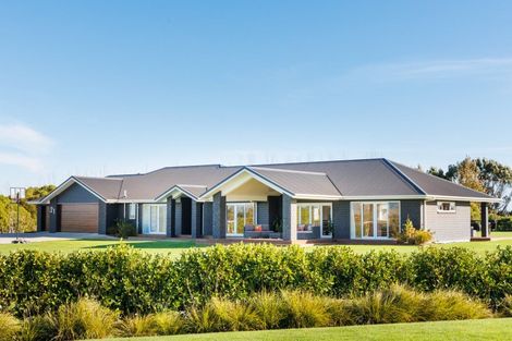 Photo of property in 21 Loveston Lane, Kelvin Grove, Palmerston North, 4470