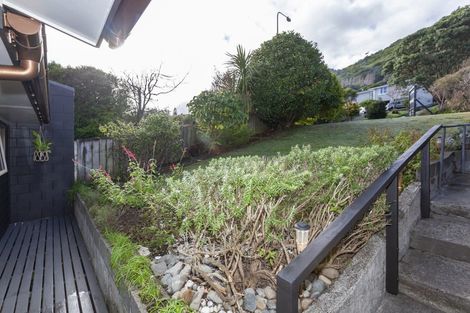 Photo of property in 30a Kakariki Grove, Waikanae, 5036