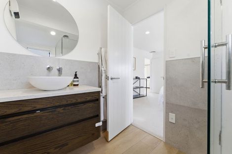 Photo of property in 2/11 Seaview Road, Castor Bay, Auckland, 0620