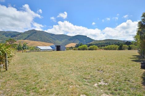 Photo of property in 52 Cross Creek Road, Western Lake, Featherston, 5773