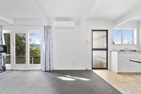 Photo of property in 10 Queens Drive, Kilbirnie, Wellington, 6022