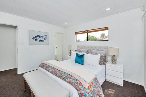 Photo of property in 1/15 Kupari Place, Totara Vale, Auckland, 0629