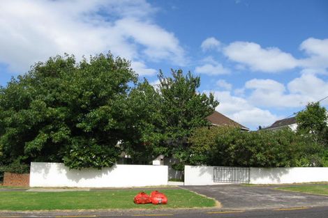 Photo of property in 35 Saltburn Road, Milford, Auckland, 0620