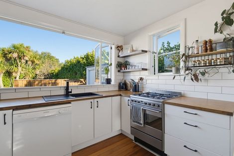 Photo of property in 11 Rutherford Road, Marewa, Napier, 4110