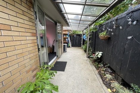 Photo of property in 29 Verdale Circle, Glen Eden, Auckland, 0602