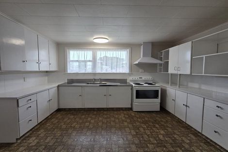 Photo of property in 4 Duke Place, New Plymouth, 4310