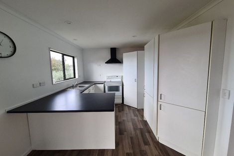 Photo of property in 28 Beauchamp Drive, Massey, Auckland, 0614