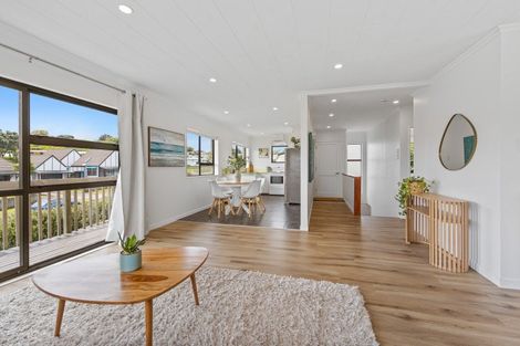 Photo of property in 37 Herekawe Drive, Spotswood, New Plymouth, 4310