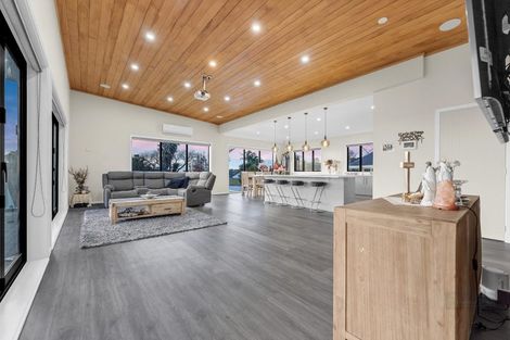 Photo of property in 1 Leven Lane, Totara Heights, Auckland, 2105