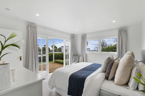 Photo of property in 2/259 Glenfield Road, Hillcrest, Auckland, 0627