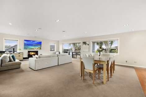 Photo of property in 1/36 Browns Bay Road, Rothesay Bay, Auckland, 0630