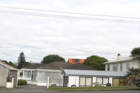 Photo of property in 9 Roy Terrace, Moturoa, New Plymouth, 4310