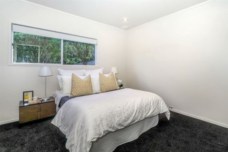 Photo of property in 42 Ravenwood Drive, Forrest Hill, Auckland, 0620