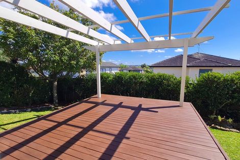 Photo of property in 18 Laurel Oak Drive, Schnapper Rock, Auckland, 0632
