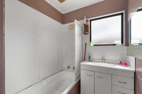 Photo of property in 127 Maplesden Drive, Clendon Park, Auckland, 2103