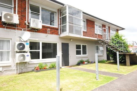 Photo of property in 2/100 Saint Lukes Road, Sandringham, Auckland, 1025