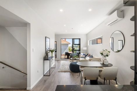 Photo of property in 2/1 Egremont Street, Belmont, Auckland, 0622