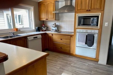 Photo of property in 70 Oriel Avenue, Tawa, Wellington, 5028