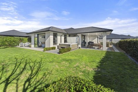 Photo of property in 17 Charlotte Drive, Omokoroa, 3114