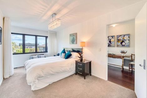 Photo of property in 230 Hurstmere Road, Takapuna, Auckland, 0622