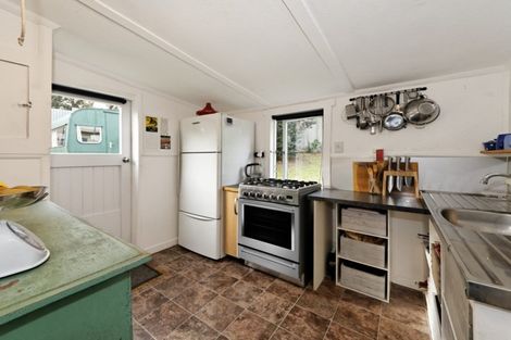 Photo of property in 105 Marine Parade North, Piha, 0772