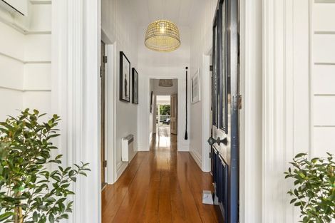 Photo of property in 112 Calliope Road, Stanley Point, Auckland, 0624