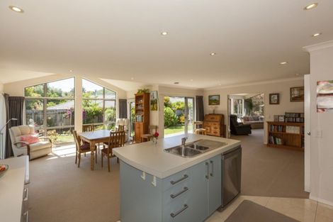 Photo of property in 21 Cascade Way, Paraparaumu, 5032