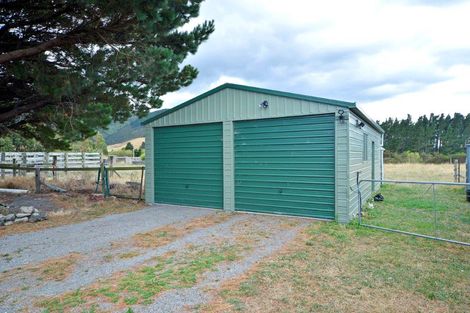 Photo of property in 52 Cross Creek Road, Western Lake, Featherston, 5773