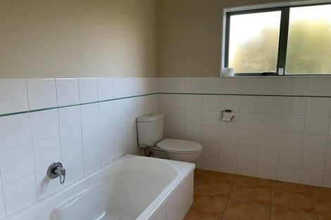 Photo of property in 2 Greenberry Drive, Ranui, Auckland, 0612