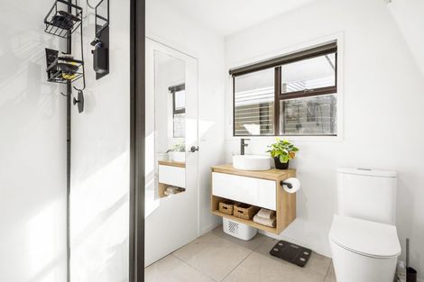 Photo of property in 2/42 Island Road, Beach Haven, Auckland, 0626