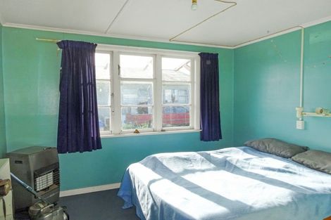 Photo of property in 14 Harbour Street, Foxton, 4814