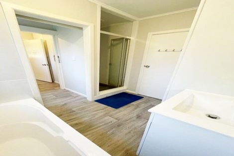 Photo of property in 5 Rondorlyn Place, Manurewa, Auckland, 2102