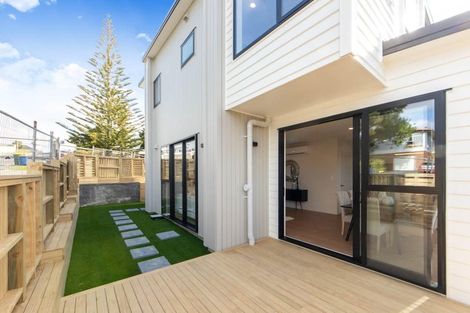 Photo of property in 7a Hewlett Road, Massey, Auckland, 0614