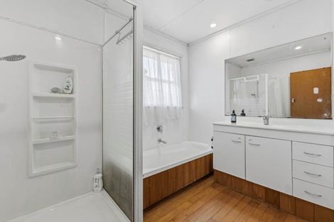 Photo of property in 330 Great South Road, Opaheke, Papakura, 2113