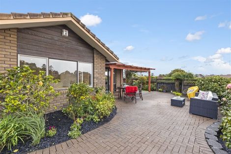 Photo of property in 14 West Fairway, Golflands, Auckland, 2013