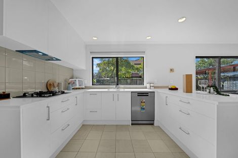 Photo of property in 26 Thornbury Crescent, East Tamaki Heights, Auckland, 2016