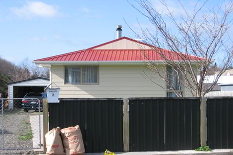Photo of property in 2 Farrier Grove, Featherston, 5710