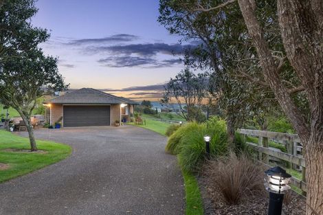 Photo of property in 215 Oyster Point Road, Kaukapakapa, Warkworth, 0984