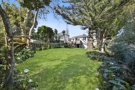 Photo of property in 16 Parrs Cross Road, Henderson, Auckland, 0612
