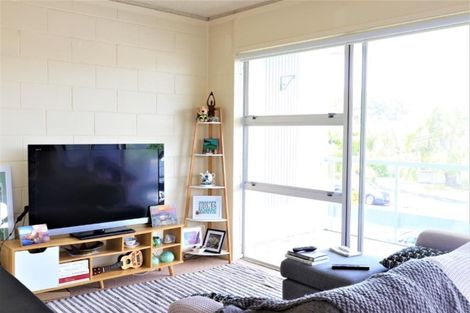 Photo of property in 4/103 Vauxhall Road, Narrow Neck, Auckland, 0624