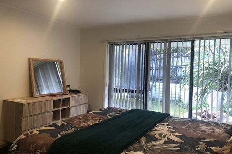 Photo of property in 2/4 Currell Way, Somerville, Auckland, 2014