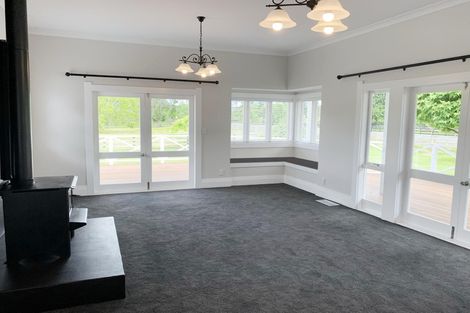 Photo of property in 339 Waitakere Road, Taupaki, Henderson, 0782