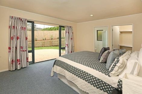 Photo of property in 106 Kingdale Road, Henderson, Auckland, 0610