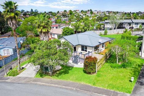 Photo of property in 22 Jumento Place, Unsworth Heights, Auckland, 0632
